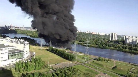 Москва-река загорелась от шашлыка: МЧС назвало причину ЧП в Марьине
