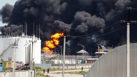 Пожар "БРСМ-Нафта": огонь самоликвидировался