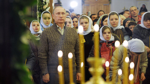 Владимир Путин встречает Рождество в сельском храме