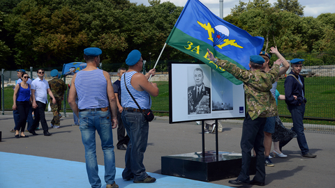Суд не нашел ничего преступного в действиях гей-активиста на День ВДВ