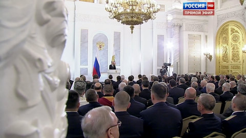 Путин поручил адресно помочь инвалидам и нуждающимся