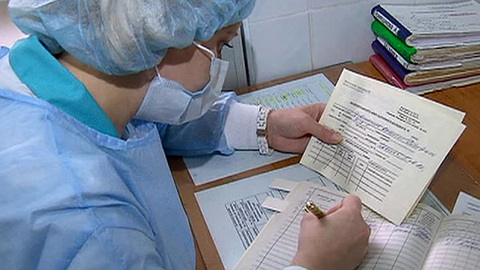 Медики, желавшие уволиться из-за вакцинации, забрали заявления