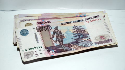 ВЦИОМ: более трети россиян не хватает денег до зарплаты