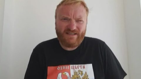 Милонов попросил прокуратуру запретить радужные футболки и кроссовки Nike