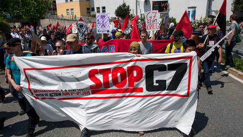Жители Баварии призывают "остановить G7"