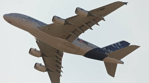 Воздушный гигант А380 покинул МАКС