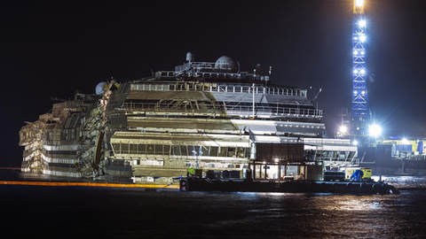 Costa Concordia приведут в состояние поплавка