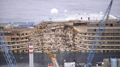 Тело погибшего найдено в корпусе Costa Concordia
