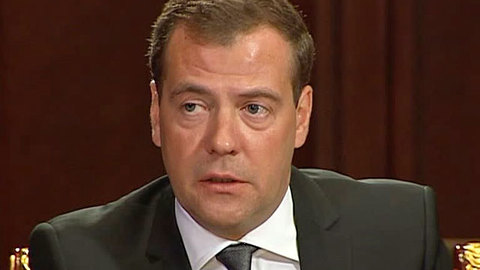 Премьер Медведев поздравил Патриарха с Пасхой