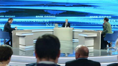 Путин пообещал разобраться с низкими зарплатами медиков