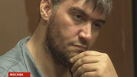Напавшего на депутата Худякова обвиняют по четырем статьям