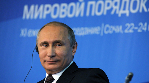 Путин ответил на все вопросы. Его встретили и проводили аплодисментами