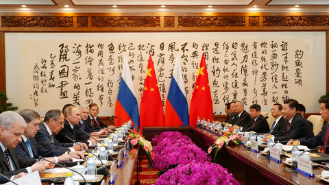 Путин удивил Си Цзиньпина новым YotaPhone