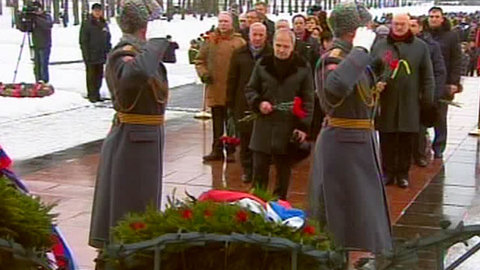 Тысячи ленинградцев почтили память жертв блокады