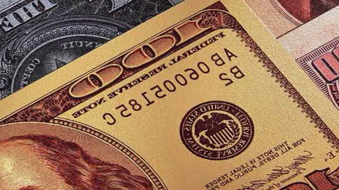 Россиянам посоветовали не хранить деньги в валюте