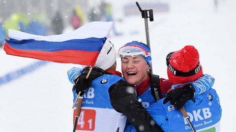 FIS запретила гимн и флаг России на официальных церемониях