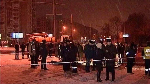 В Брянске продолжаются поиски ребенка, унесенного в коллектор