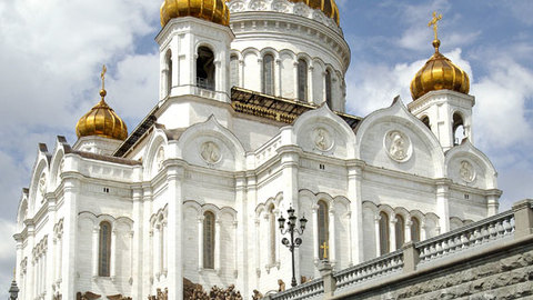 В России проходят молебны в защиту Церкви