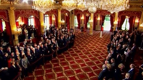 Президент-социалист обещает Франции "непростые времена"