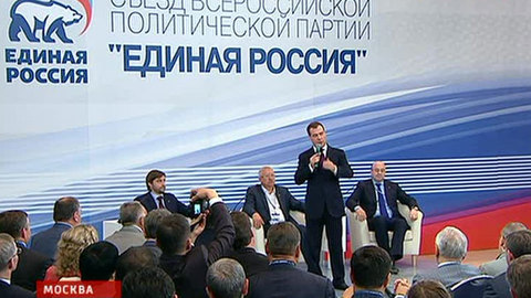 Медведев проведет в "Единой России" революцию сверху