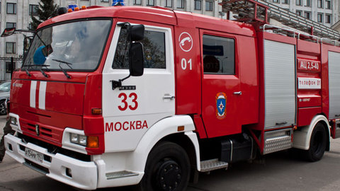 Из-за пожара в московской квартире пострадали три человека