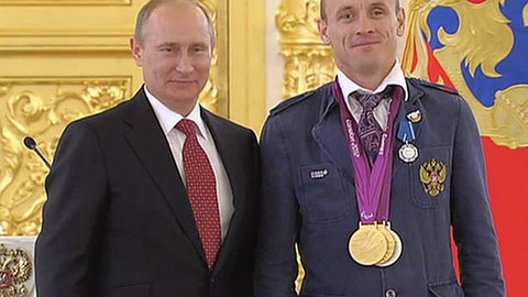 Владимир Путин вручил государственные награды паралимпийцам