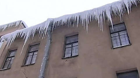 Сосульки влияют на политику Петербурга