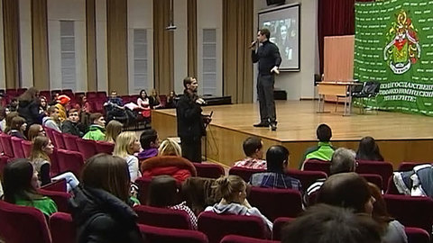 Студенты не пустили в РГТЭУ исполняющего обязанности ректора