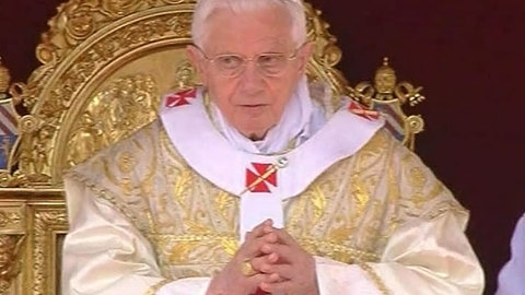 На Пасху Папа Римский призвал мир сменить оружие на диалог