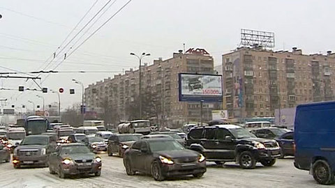 Снег в Москве: власти тщетно просят водителей отказаться от поездок
