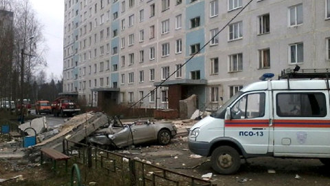 Завалы на месте дома под Сергиевым Посадом разбирают около 300 спасателей