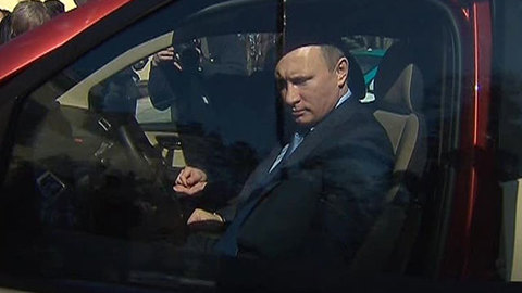Путин осмотрел "Ё-мобили" Прохорова