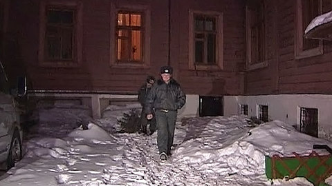 Неизвестные пытались проникнуть в дом Пороховщиковых