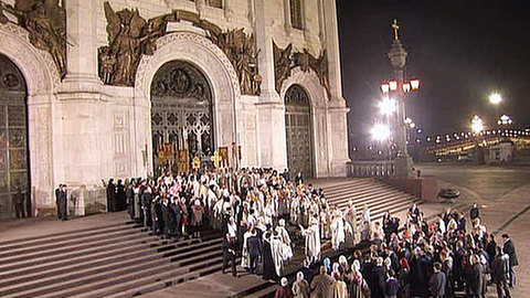 В Москве более 150 тысяч человек посетили пасхальное богослужение