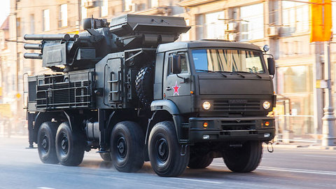 Парад Победы: грозные боевые машины и юные курсанты-отличники