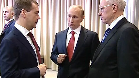 Азаров пригласил Путина и Медведева отведать украинского сала