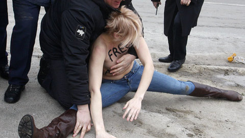 Активистки FEMEN задержаны за вторжение на территорию посольства РФ в Швеции