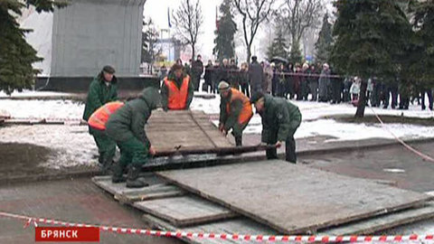 Трагедия в центре Брянска: ребенка унесло в коллектор, мама чудом спаслась