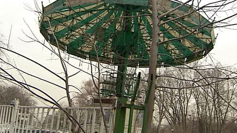 Из Парка Горького увозят аттракционы