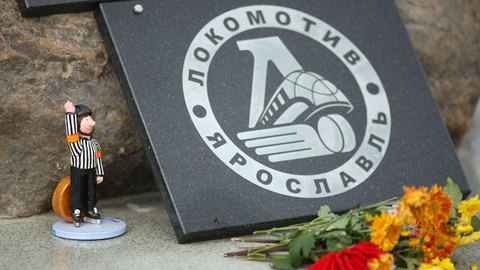 Погибшим хоккеистам "Локомотива" открыли памятник
