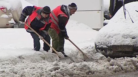 Гроза во время снегопада: москвичи увидели редкое природное явление