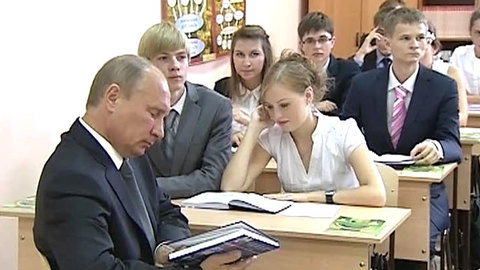 В подольской школе премьеру показали обсерваторию и электронный класс