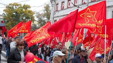 КС постановил уменьшить штраф за нарушения при проведении митингов