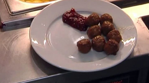 Из-за скандала с кониной IKEA осталась без фирменного блюда