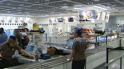 Посетители магазинов IKEA в России остались без "конских" сосисок
