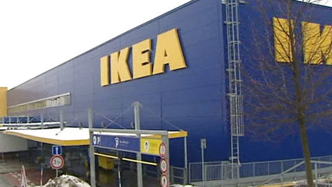 Вслед за "фекальными" пирожными IKEA отзывает лазанью с кониной