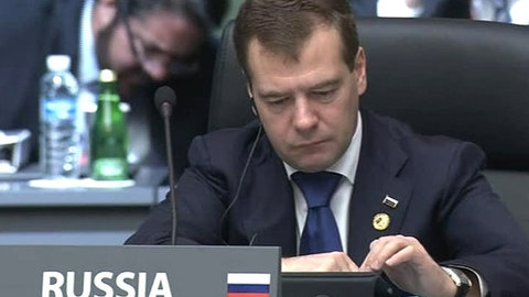 Медведев заявил, что информирован о деталях "шпионского скандала" в США