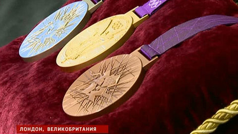 Больше, дороже, тяжелее: организаторы показали медали Олимпиады