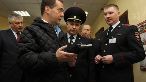 Алкотестер показал 0 промилле в воздухе вокруг Медведева