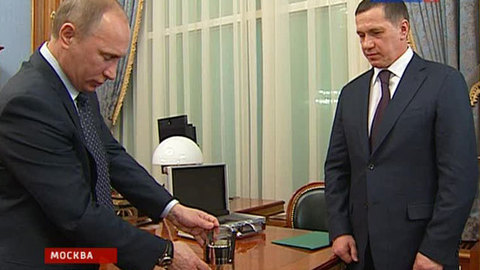 Путину привезли древнюю воду из Антарктиды